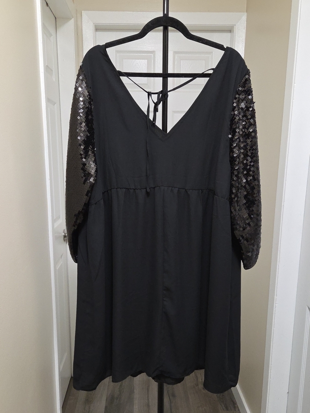 NWT Joe Fresh Black V-Neck Midi Dress Plus Size Sequin Bell Sleeves Cocktail - Picture 9 of 10